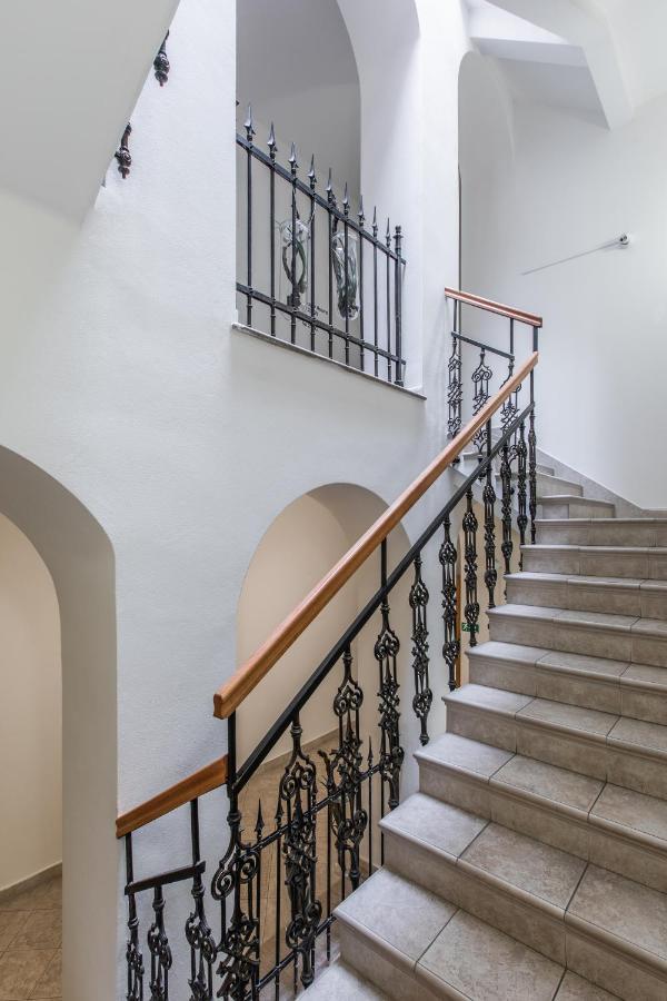 Hotel U Zlateho Kohouta Kromeriz Ngoại thất bức ảnh