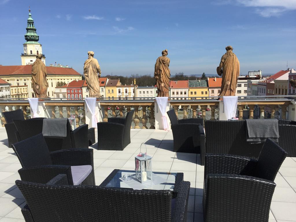 Hotel U Zlateho Kohouta Kromeriz Ngoại thất bức ảnh