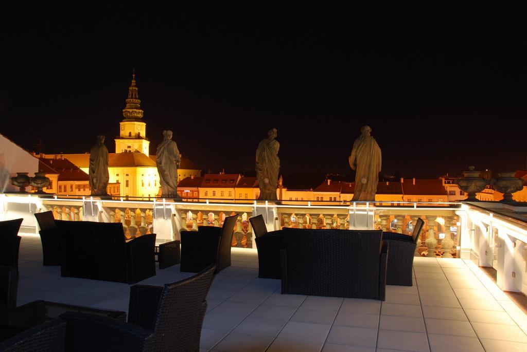 Hotel U Zlateho Kohouta Kromeriz Ngoại thất bức ảnh