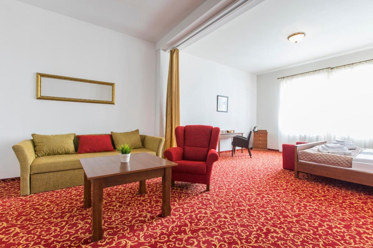 Hotel U Zlateho Kohouta Kromeriz Ngoại thất bức ảnh