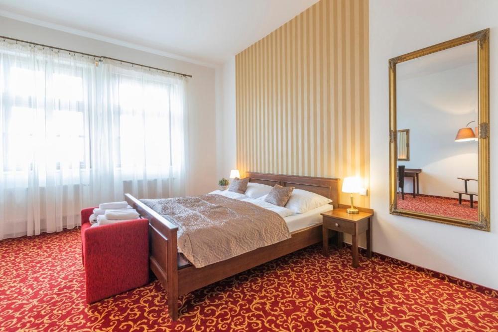 Hotel U Zlateho Kohouta Kromeriz Ngoại thất bức ảnh