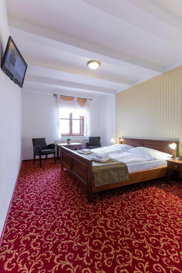 Hotel U Zlateho Kohouta Kromeriz Ngoại thất bức ảnh