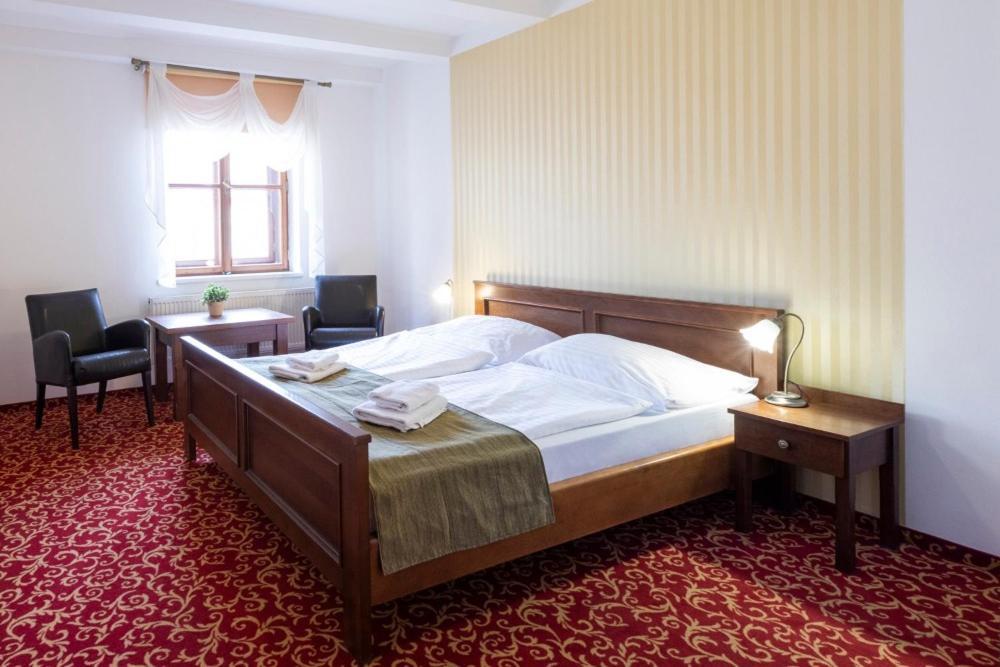 Hotel U Zlateho Kohouta Kromeriz Ngoại thất bức ảnh