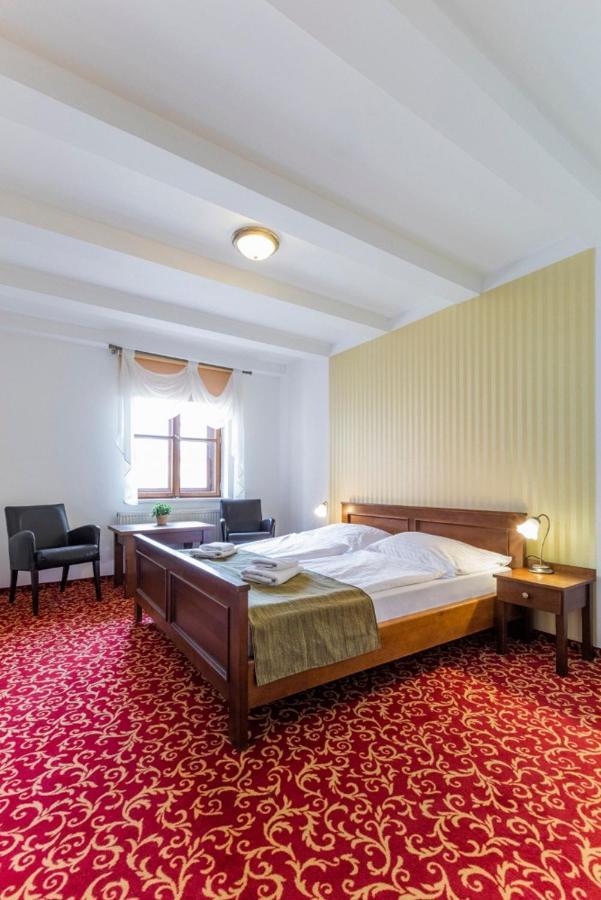 Hotel U Zlateho Kohouta Kromeriz Ngoại thất bức ảnh